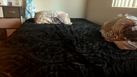 Shaman Woman online show from 12/28/24, 04:52