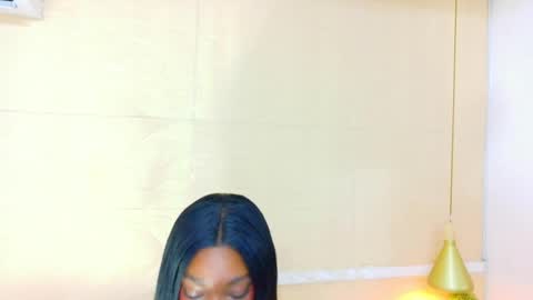 Snapshot of shamira_moore chatting on 11/19/25, 09:15 Catalina online show from 11/19/25, 09:15