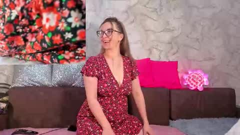 Snapshot of shana_power chatting on 12/20/25, 04:58 Svetlana ...........help me get 100 reactions before the end of the year Thumb up if you like me I appreciate it and thank you online show from 12/20/25, 04:58