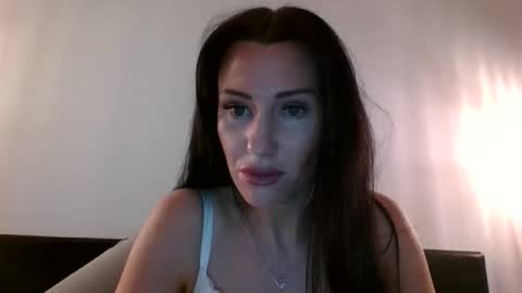 Annaleseee online show from 10/17/25, 02:19