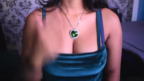 Snapshot of shanaya_indian chatting on 01/10/25, 04:01 shanaya indian online show from 01/10/25, 04:01