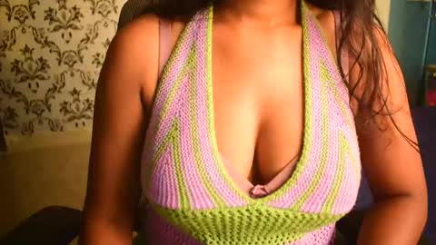 Snapshot of shanaya_indian chatting on 09/12/25, 04:12 shanaya indian online show from 09/12/25, 04:12