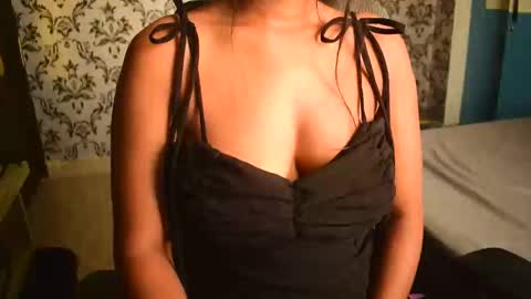 Snapshot of shanaya_indian chatting on 10/08/25, 05:16 shanaya indian online show from 10/08/25, 05:16