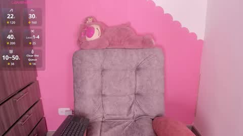 Snapshot of shanell_c chatting on 11/17/25, 10:04 Emily online show from 11/17/25, 10:04