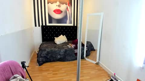 S H A N E L L E   online show from 09/22/25, 01:35