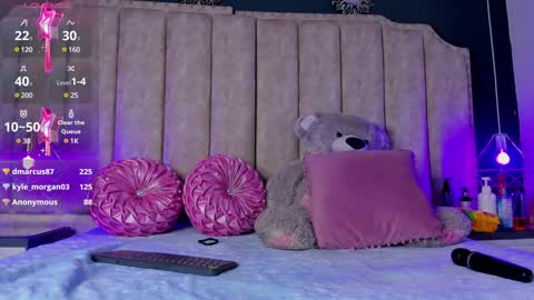 Snapshot of shanelwest7 chatting on 01/31/25, 04:27 Shanel online show from 01/31/25, 04:27