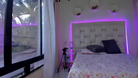 Shana online show from 02/04/25, 01:06