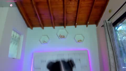 Shana online show from 09/15/25, 02:17