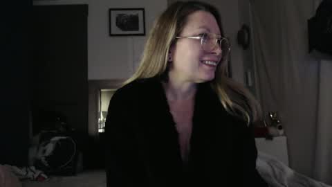 Snapshot of shannon07 chatting on 12/22/24, 11:54 Shannon07 online show from 12/22/24, 11:54