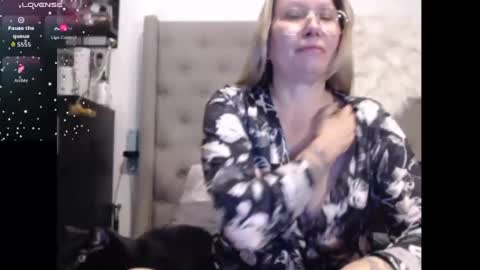 Snapshot of shannon07 chatting on 09/11/25, 05:46 Shannon07 online show from 09/11/25, 05:46