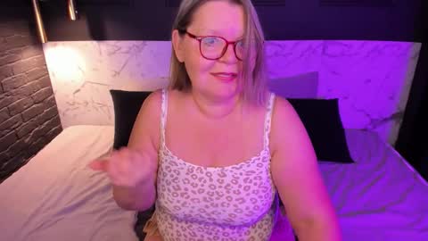 Shannon online show from 10/31/25, 01:56