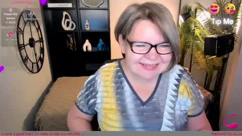 Snapshot of shannonshine chatting on 05/13/26, 05:05 Shannon online show from 05/13/26, 05:05