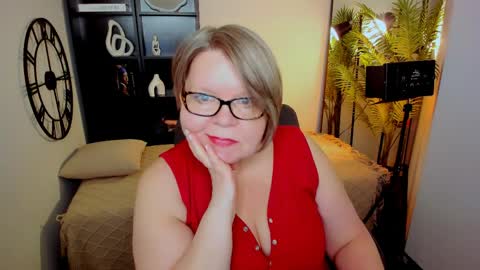 Snapshot of shannonshine chatting on 05/14/26, 01:51 Shannon online show from 05/14/26, 01:51