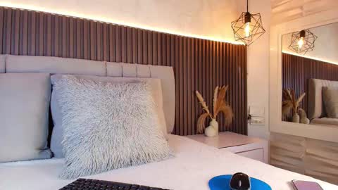 SHANON online show from 12/21/25, 11:06