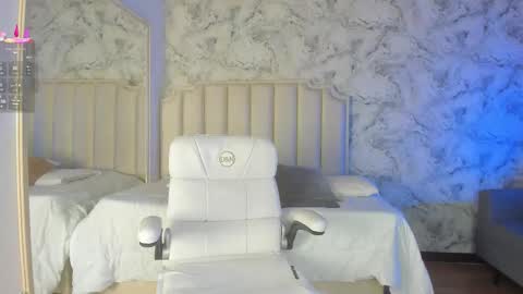 Snapshot of shantal_thompson21 chatting on 12/21/25, 03:24 Shantal online show from 12/21/25, 03:24