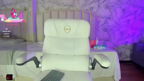 Snapshot of shantal_thompson21 chatting on 01/12/26, 10:42 Shantal online show from 01/12/26, 10:42