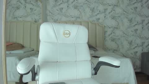 Snapshot of shantal_thompson21 chatting on 02/12/26, 10:32 Shantal online show from 02/12/26, 10:32
