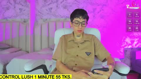 Snapshot of shantal_thompson21 chatting on 02/17/26, 10:12 Shantal online show from 02/17/26, 10:12