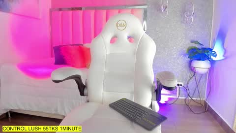 Snapshot of shantal_thompson21 chatting on 03/11/26, 11:27 Shantal online show from 03/11/26, 11:27