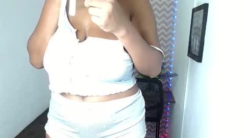 Snapshot of shantalcarson chatting on 05/29/26, 05:33 Dayana online show from 05/29/26, 05:33