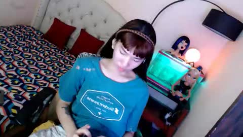 SHANTA FOX  s online show from 10/23/25, 01:54