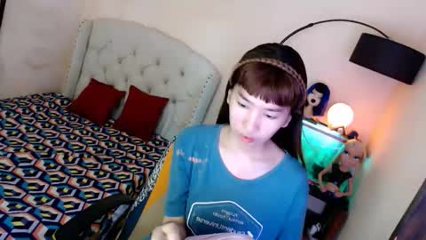 SHANTA FOX  s online show from 11/04/25, 01:27