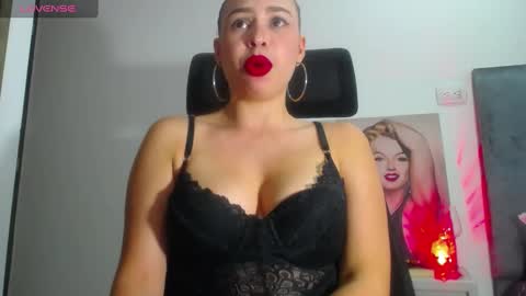 Snapshot of shantalhot69 chatting on 12/14/24, 09:24 Shantal  online show from 12/14/24, 09:24