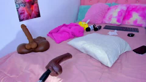 Snapshot of shantall__ chatting on 03/27/26, 07:13 Shantall Jones online show from 03/27/26, 07:13