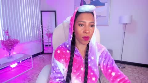 Snapshot of shantall_wills chatting on 12/17/24, 07:26 Shantall wills online show from 12/17/24, 07:26