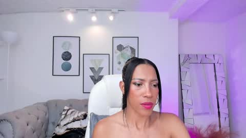 Snapshot of shantall_wills chatting on 01/08/25, 09:44 Shantall wills online show from 01/08/25, 09:44