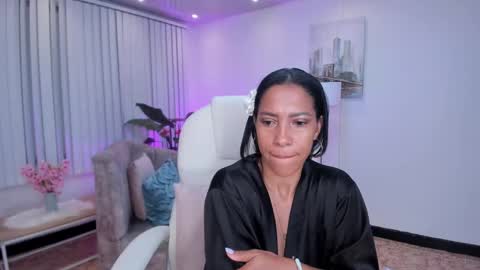 Snapshot of shantall_wills chatting on 01/13/25, 03:01 Shantall wills online show from 01/13/25, 03:01