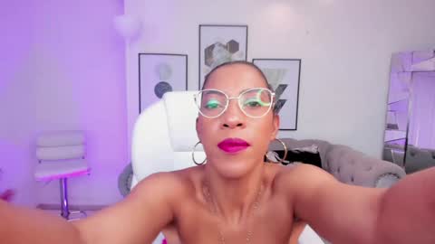Snapshot of shantall_wills chatting on 01/25/25, 08:00 Shantall wills online show from 01/25/25, 08:00