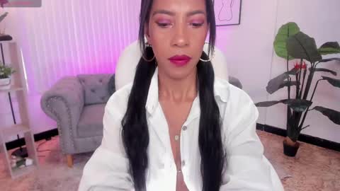 Snapshot of shantall_wills chatting on 02/22/25, 07:03 Shantall wills online show from 02/22/25, 07:03