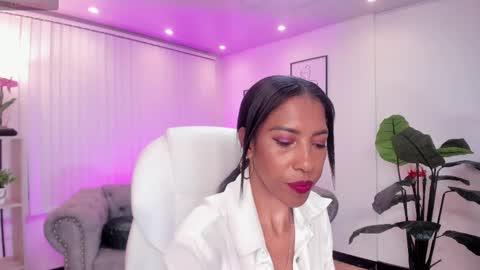 Snapshot of shantall_wills chatting on 02/23/25, 02:18 Shantall wills online show from 02/23/25, 02:18