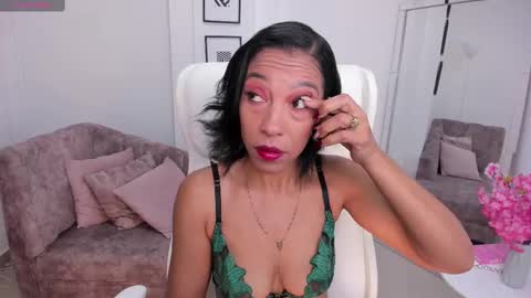 Snapshot of shantall_wills chatting on 09/27/25, 02:55 Shantall wills online show from 09/27/25, 02:55