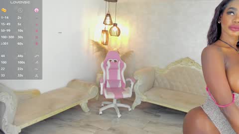 Snapshot of shantallknowless chatting on 12/05/24, 08:11 ShantallKnowles online show from 12/05/24, 08:11