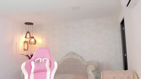 Snapshot of shantallknowless chatting on 03/10/25, 11:42 ShantallKnowles online show from 03/10/25, 11:42