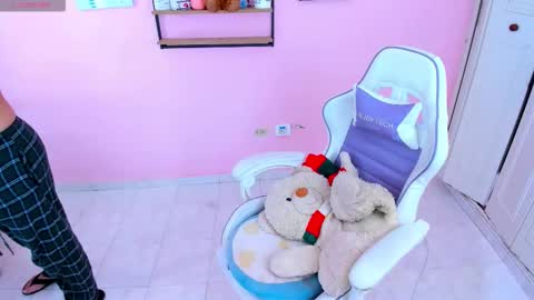 Snapshot of shantals chatting on 11/08/25, 01:28 shantals online show from 11/08/25, 01:28