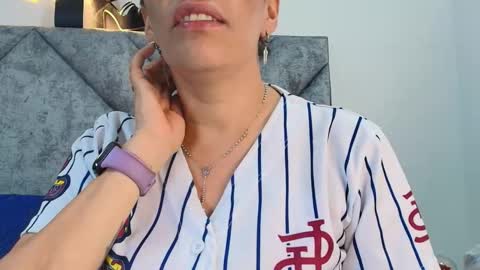 Snapshot of shantey_laurent chatting on 11/22/25, 01:43 shantey online show from 11/22/25, 01:43