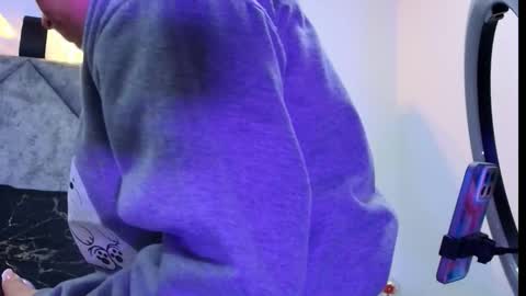 Snapshot of shantey_laurent chatting on 12/04/25, 11:41 shantey online show from 12/04/25, 11:41