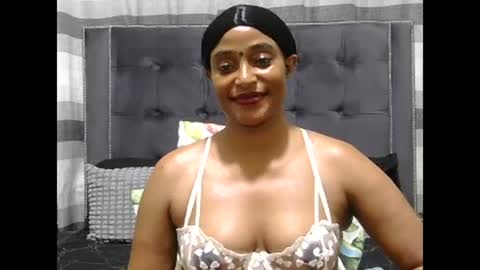 Snapshot of shany922 chatting on 02/16/25, 12:30 shany922 online show from 02/16/25, 12:30