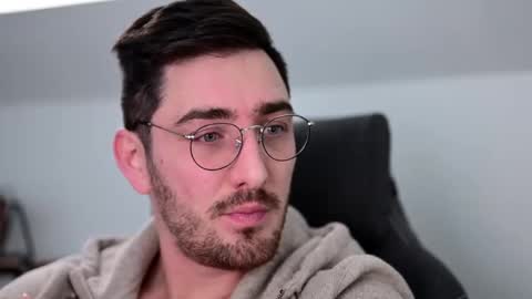 Snapshot of shape80 chatting on 12/04/24, 07:23 frenchy boy online show from 12/04/24, 07:23