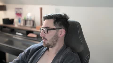 Snapshot of shape80 chatting on 11/08/25, 08:47 frenchy boy online show from 11/08/25, 08:47