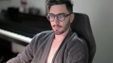 Snapshot of shape80 chatting on 11/09/25, 07:50 frenchy boy online show from 11/09/25, 07:50