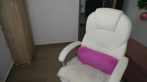 Snapshot of sharai_ chatting on 04/01/26, 06:16 Lau online show from 04/01/26, 06:16