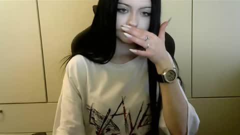 Snapshot of sharellgilvin chatting on 10/14/25, 02:29 Angie online show from 10/14/25, 02:29