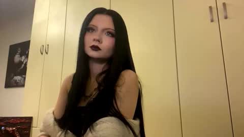 Snapshot of sharellgilvin chatting on 10/16/25, 04:08 Angie online show from 10/16/25, 04:08