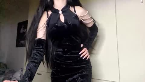 Snapshot of sharellgilvin chatting on 10/29/25, 04:31 Angie online show from 10/29/25, 04:31