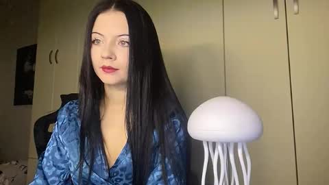 Snapshot of sharellgilvin chatting on 11/08/25, 03:34 Angie online show from 11/08/25, 03:34