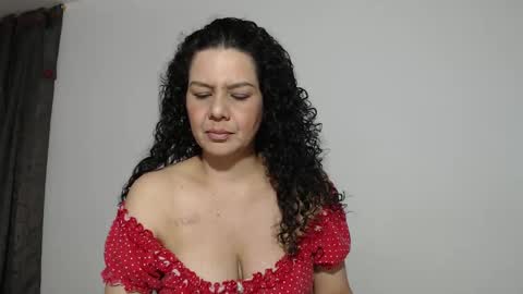 Snapshot of sharickleon11 chatting on 02/19/25, 01:40 sharickleon11 online show from 02/19/25, 01:40